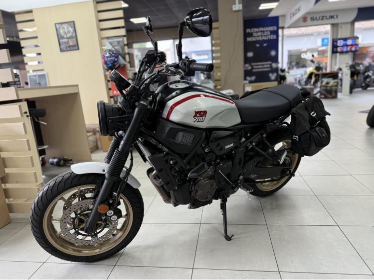 YAMAHA XSR 700 XTRIBUTE