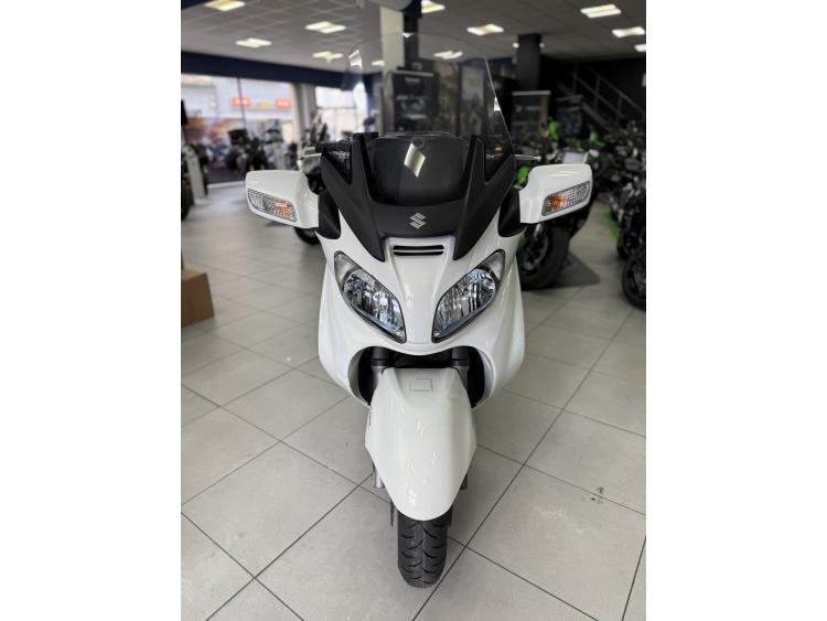 SUZUKI BURGMAN 650 EXECUTIVE 