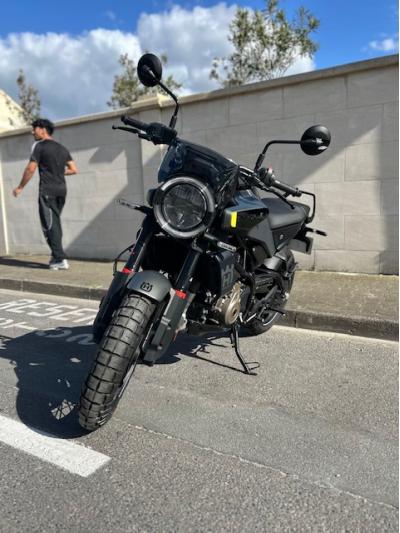 HUSQVARNA SVARTPILEN 125 ABS