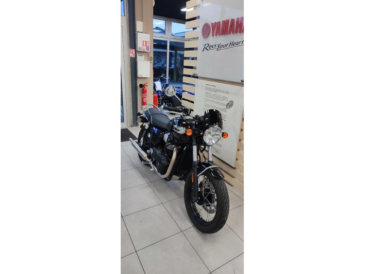 TRIUMPH BONNEVILLE T100 900