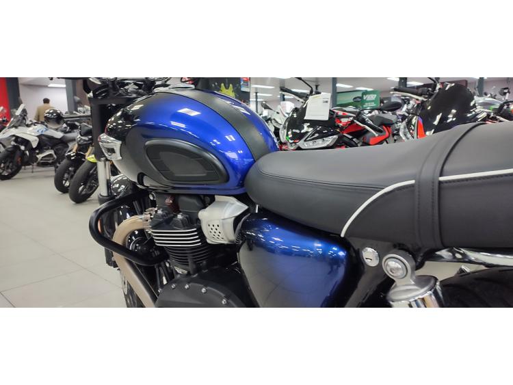 TRIUMPH BONNEVILLE T100 900