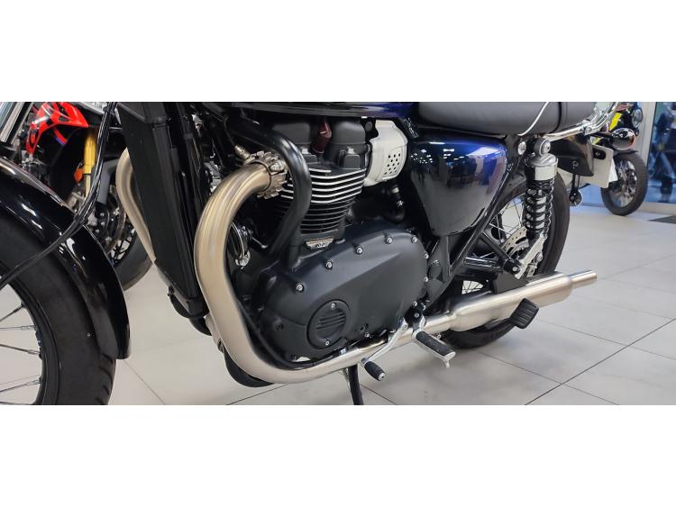 TRIUMPH BONNEVILLE T100 900