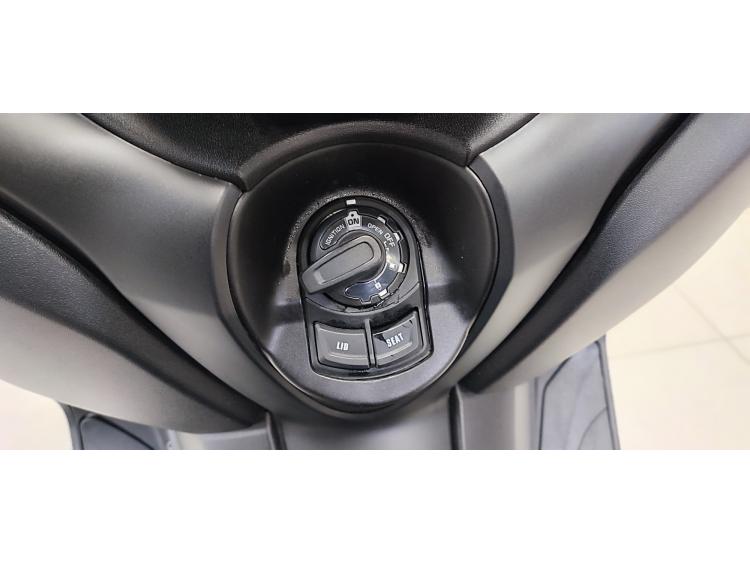 YAMAHA XMAX 300 ABS 