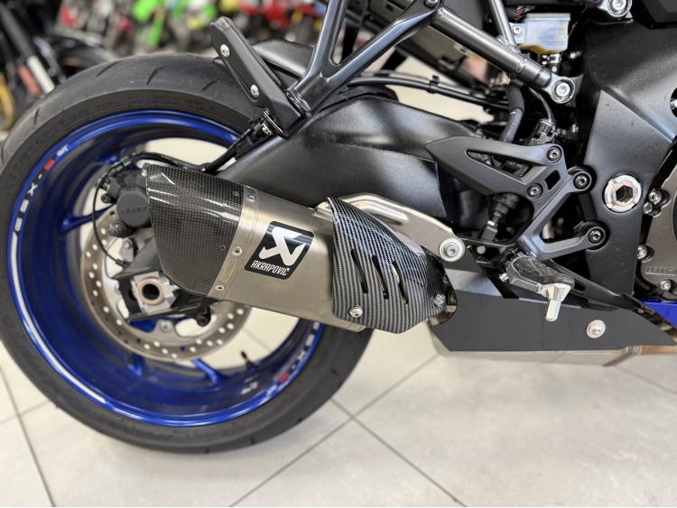 SUZUKI GSX-S 1000 GT AKRAPOVIC