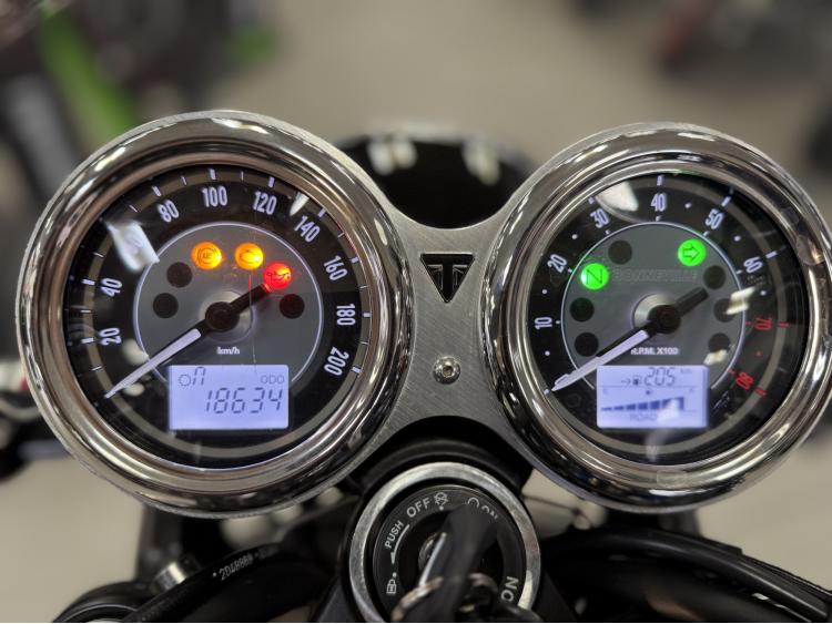 TRIUMPH BONNEVILLE T120 1200