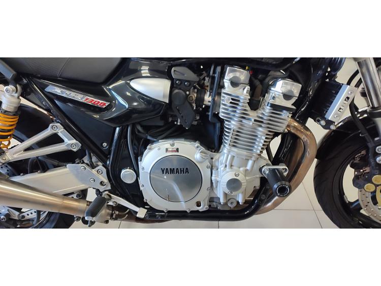 YAMAHA XJR 1300